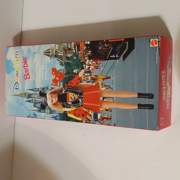 Barbie Exclusive Disne Fun Doll - Picture 6 of 8